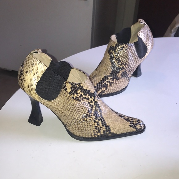 F By Fortuna Valentino Python Boots - Picture 2 of 8